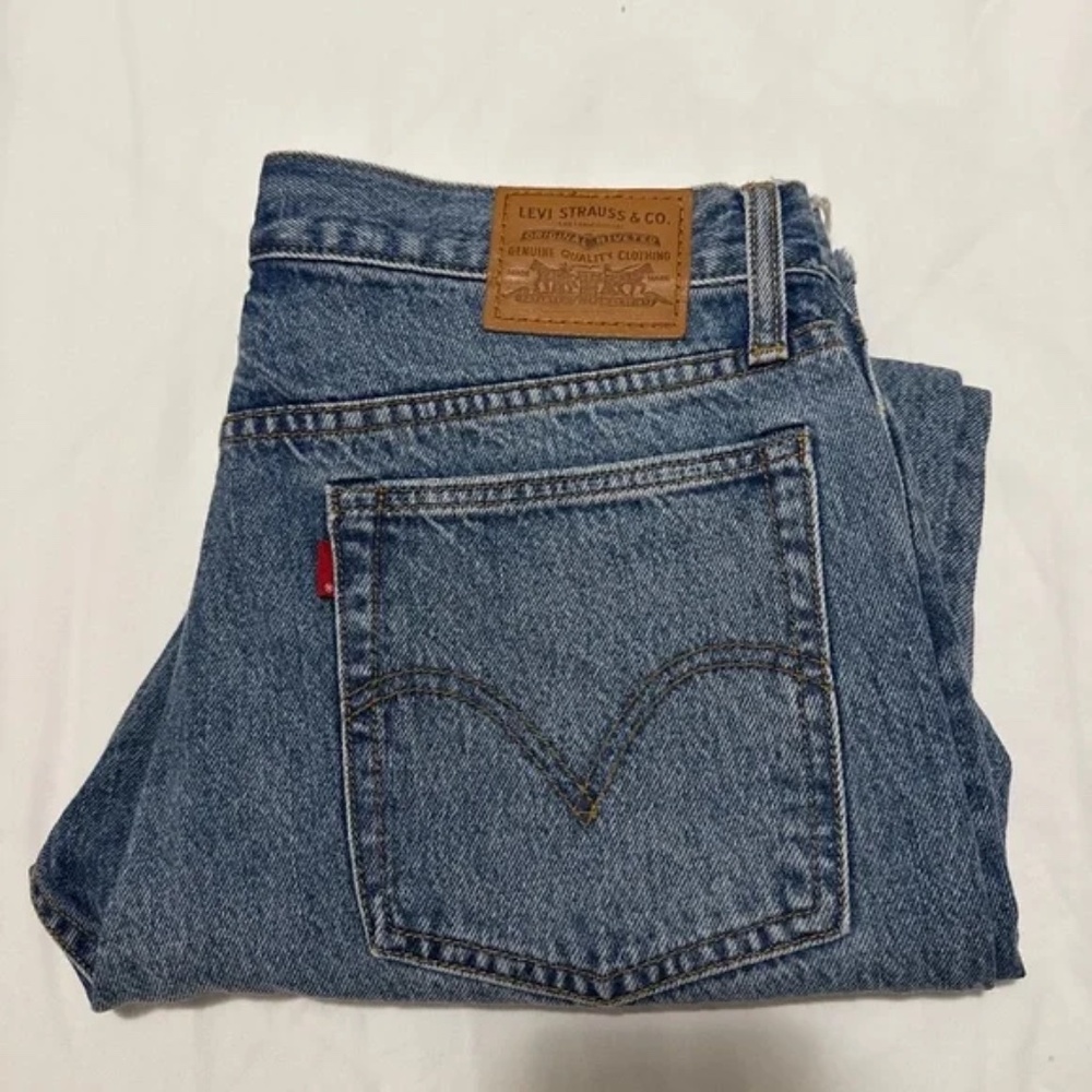 SALE 2 pairs of Levi’s Wedgie Icon: Dark blue and Light blue (ripped)